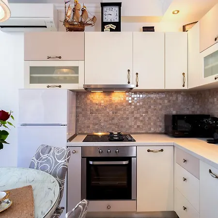 Apartmán Capitis In The Centre- Luxury With Swimming Pool