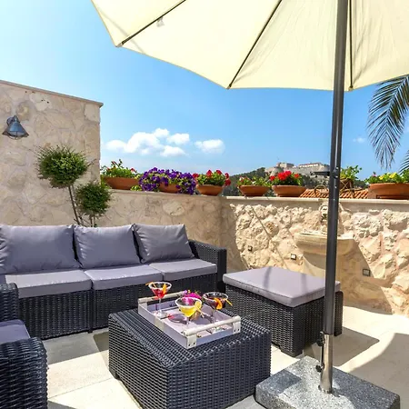 Capitis In The Centre- Luxury With Swimming Pool