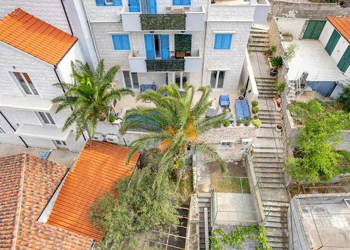 Capitis In The Centre- Luxury With Swimming Pool Apartmán *