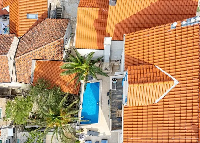 Apartmán Capitis In The Centre- Luxury With Swimming Pool