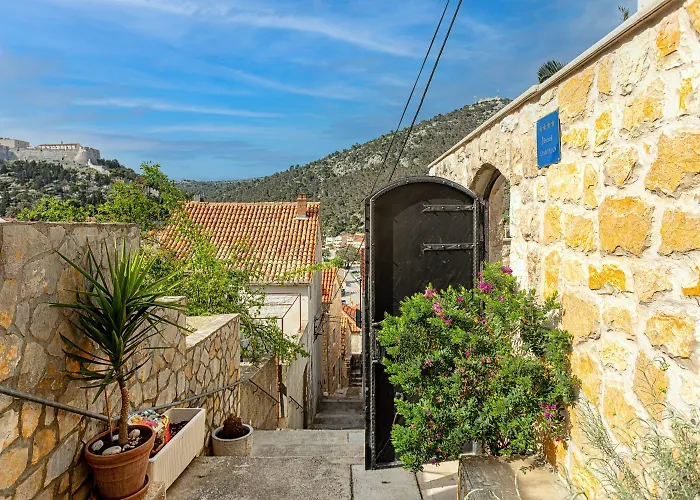 Capitis In The Centre- Luxury With Swimming Pool *