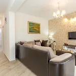 Apartment Capitis In The Centre- Luxury With Swimming Pool *