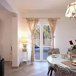 Capitis In The Centre- Luxury With Swimming Pool *