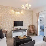 Apartment Capitis In The Centre- Luxury With Swimming Pool *