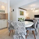 Capitis In The Centre- Luxury With Swimming Pool Apartment Hvar Town