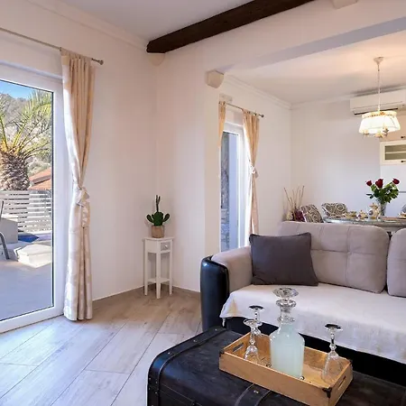 Villa Capitis In The Centre- Luxury Apartment With Swimming Pool * Hvar Town