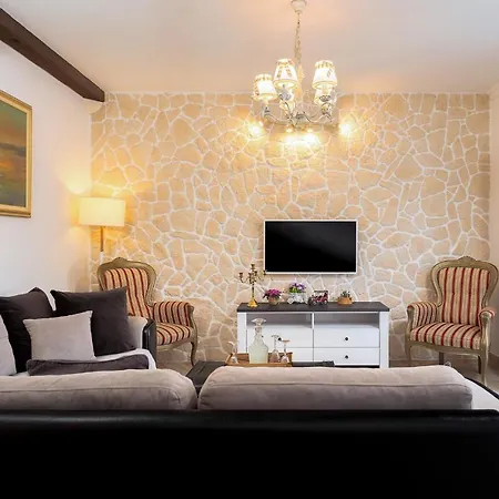 Villa Capitis In The Centre- Luxury Apartment With Swimming Pool *