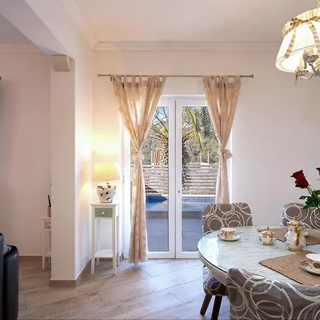 Villa Capitis In The Centre- Luxury Apartment With Swimming Pool *