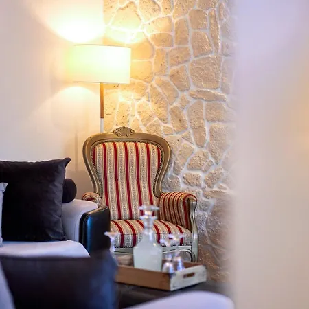 Villa Capitis In The Centre- Luxury Apartment With Swimming Pool