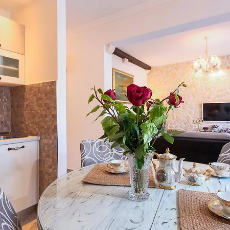 Villa Capitis In The Centre- Luxury Apartment With Swimming Pool Appartement *