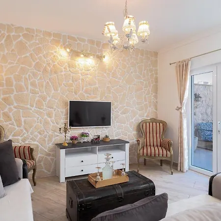 Appartement Capitis In The Centre- Luxury With Swimming Pool *
