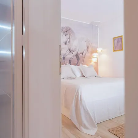 Villa Capitis In The Centre- Luxury Apartment With Swimming Pool Appartement Hvar Town