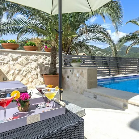 Apartment Capitis In The Centre- Luxury With Swimming Pool