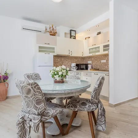 Apartment Capitis In The Centre- Luxury With Swimming Pool
