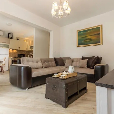 Apartment Capitis In The Centre- Luxury With Swimming Pool