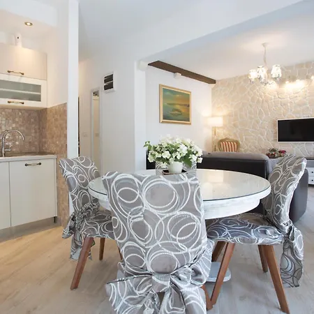 Villa Capitis In The Centre- Luxury Apartment With Swimming Pool Appartement Hvar Town