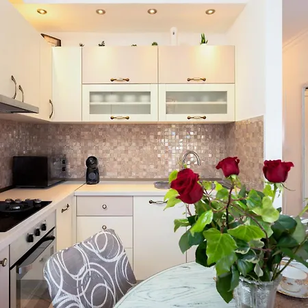 Capitis In The Centre- Luxury With Swimming Pool