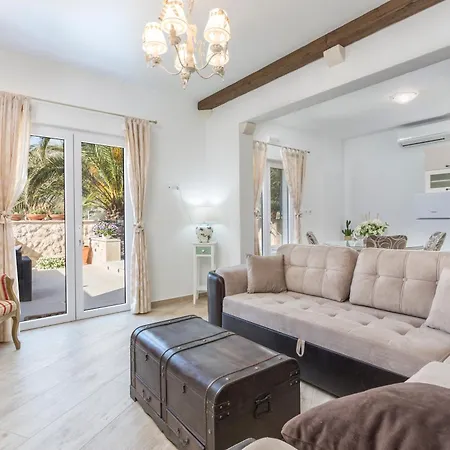 Capitis In The Centre- Luxury With Swimming Pool Hvar Town