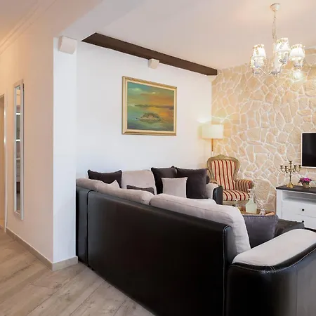 Villa Capitis In The Centre- Luxury Apartment With Swimming Pool Appartement *