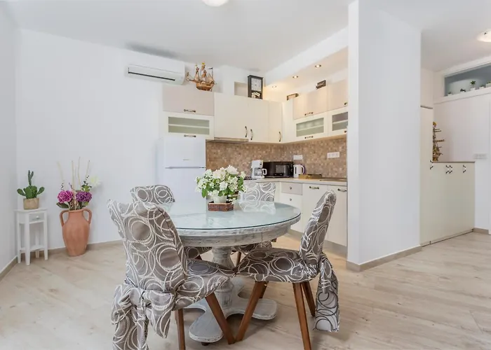 Apartamento Capitis In The Centre- Luxury With Swimming Pool