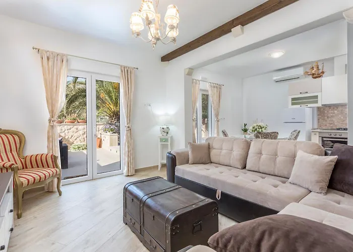 Capitis In The Centre- Luxury With Swimming Pool Hvar Town