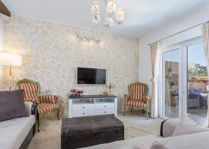 Capitis In The Centre- Luxury With Swimming Pool