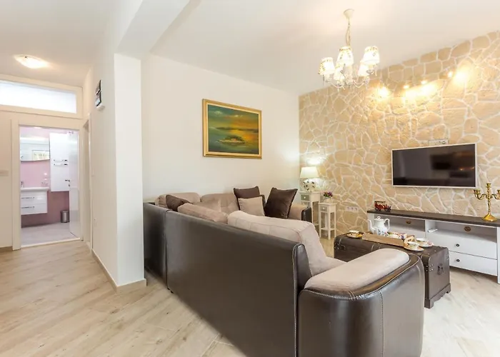Apartment Capitis In The Centre- Luxury With Swimming Pool *