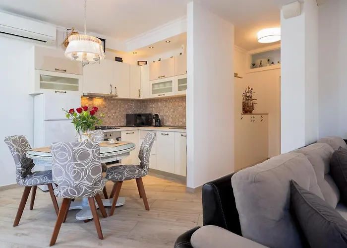 Capitis In The Centre- Luxury With Swimming Pool