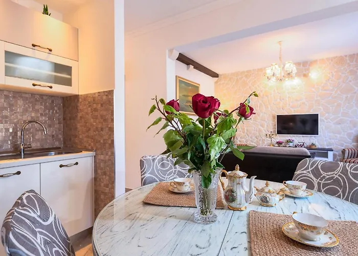 Capitis In The Centre- Luxury With Swimming Pool Apartment *